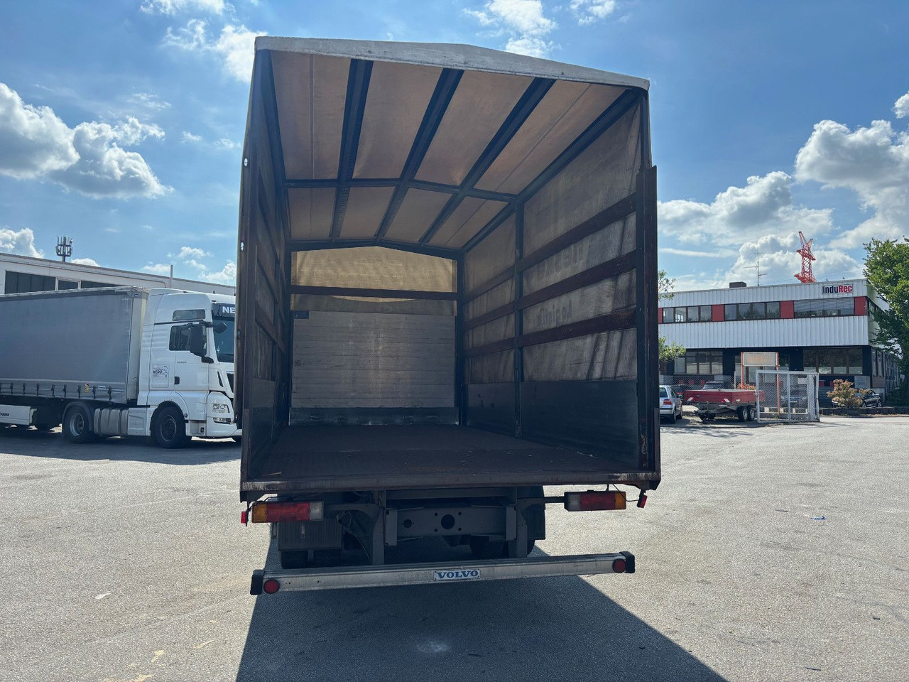 Curtain side van Volvo FL6 Klima/Luftfederung: picture 6