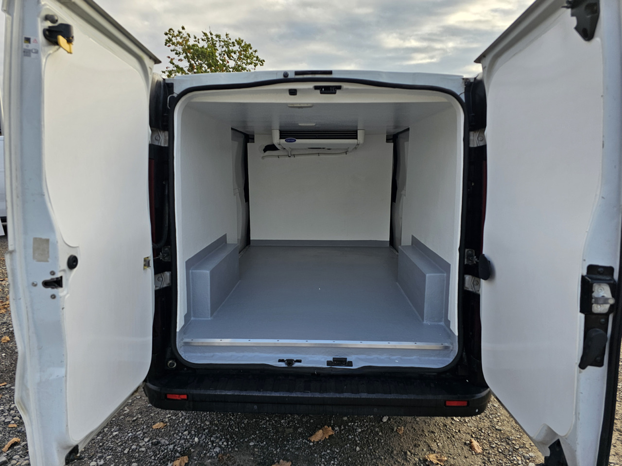 RENAULT TRAFIC MAXI LONG CHLODNIA MROZNIA CARRIER+230V KLIMA NAVI KAMERA EURO6 - Refrigerated van: picture 2 RENAULT TRAFIC MAXI LONG CHLODNIA MROZNIA CARRIER+230V KLIMA NAVI KAMERA EURO6 - Refrigerated van: picture 2