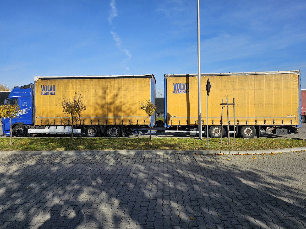 VOLVO FH460 ZESTAW TANDEM 120 M3 PRZEJAZDOWY + PRZYCZEPA FIRANKA SAF - Curtainsider truck: picture 2 VOLVO FH460 ZESTAW TANDEM 120 M3 PRZEJAZDOWY + PRZYCZEPA FIRANKA SAF - Curtainsider truck: picture 2