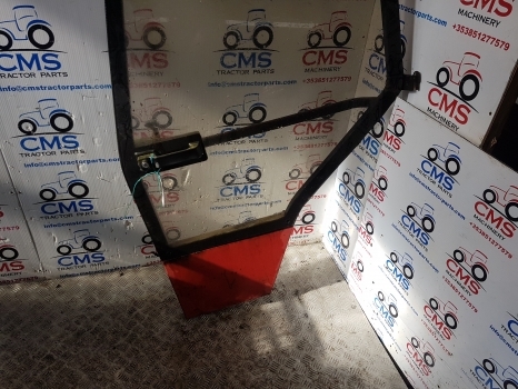 Case 5120, 5140, 5240, 5130 Cab Door Left Assembly 3093764r92, 1330931c1 - Door and parts for Farm tractor: picture 2 Case 5120, 5140, 5240, 5130 Cab Door Left Assembly 3093764r92, 1330931c1 - Door and parts for Farm tractor: picture 2