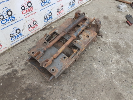 Case 5140, 5120, 5130 Pick Up Hitch For Parts 1974120c5, 1974107c5 - Frame/ Chassis: picture 3 Case 5140, 5120, 5130 Pick Up Hitch For Parts 1974120c5, 1974107c5 - Frame/ Chassis: picture 3