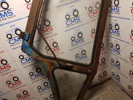 Ford 4600, 7710, 6600 Tw20, Tw20 Q Cab Door Right Assembly D8nn9420124bc - Door and parts for Farm tractor: picture 3 Ford 4600, 7710, 6600 Tw20, Tw20 Q Cab Door Right Assembly D8nn9420124bc - Door and parts for Farm tractor: picture 3