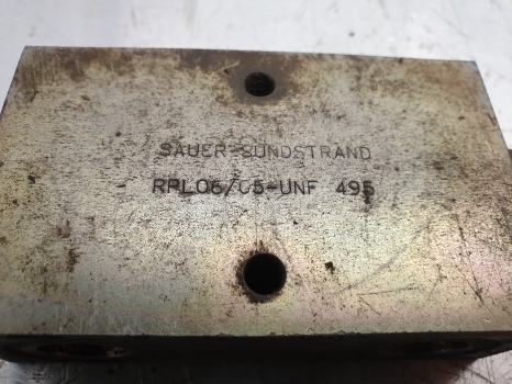 Ford 555 Hydraulic Check Valve 81873170 , Sauer-sundstrand Rpl06/c5-unf 495 - Hydraulic valve for Farm tractor: picture 2 Ford 555 Hydraulic Check Valve 81873170 , Sauer-sundstrand Rpl06/c5-unf 495 - Hydraulic valve for Farm tractor: picture 2