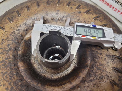 Transmission for Backhoe loader Ford 655c, 555c, 655d, 555d Transmission Torque Converter 81878511: picture 8
