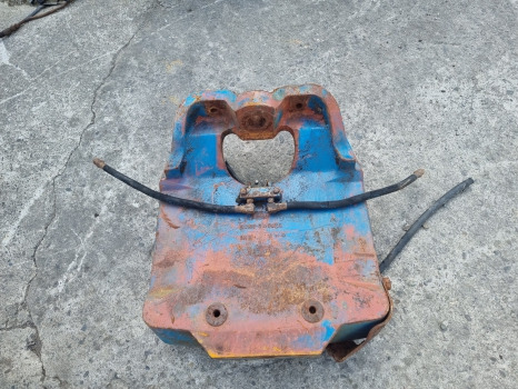 Ford New Holland Tw20, Tw10, Tw30 Front Axle Support D4nn3a042c - Front axle: picture 2 Ford New Holland Tw20, Tw10, Tw30 Front Axle Support D4nn3a042c - Front axle: picture 2