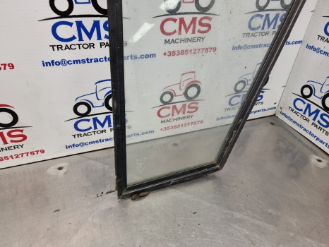 John Deere 3130, 3030,  Cab Door Glass Lower Assy Al27356 - Window and parts: picture 4 John Deere 3130, 3030,  Cab Door Glass Lower Assy Al27356 - Window and parts: picture 4