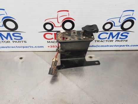 John Deere 6115m, 6m Series, Terminal Power Outlet Socket With Bracket Al114895 - Cables/ Wire harness: picture 2 John Deere 6115m, 6m Series, Terminal Power Outlet Socket With Bracket Al114895 - Cables/ Wire harness: picture 2