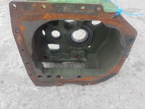 John Deere 6610, 6100, 6300, 6400 Transmission Powrquad Housing L101942, L102052 - Gearbox for Farm tractor: picture 3 John Deere 6610, 6100, 6300, 6400 Transmission Powrquad Housing L101942, L102052 - Gearbox for Farm tractor: picture 3