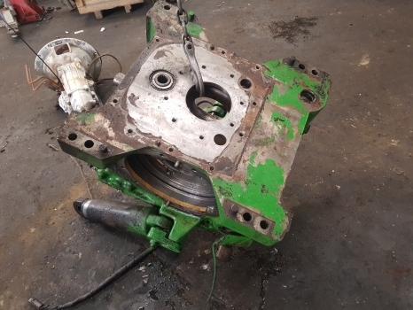 Rear axle for Farm tractor John Deere 6820, 6920 Autopowr Rear Axle Centre Housing  Re220931, R219630: picture 7
