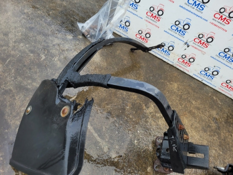 New Holland Case T6, T7, T6000, Maxxum Ser Front Mudguard Bracket Kit 47444870 - Fender: picture 5 New Holland Case T6, T7, T6000, Maxxum Ser Front Mudguard Bracket Kit 47444870 - Fender: picture 5