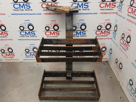 New Holland Ts, 40 Series, 6640, 7840 Foot Step Lhs 82007896, 81872888, 82840363 - Footstep for Agricultural machinery: picture 1 New Holland Ts, 40 Series, 6640, 7840 Foot Step Lhs 82007896, 81872888, 82840363 - Footstep for Agricultural machinery: picture 1