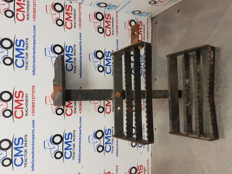 T5000, Tl, Tla, Case Jxu Series, Foot Step Assy Rhs 5184803, 82007963, 82007964 - Footstep for Agricultural machinery: picture 2 T5000, Tl, Tla, Case Jxu Series, Foot Step Assy Rhs 5184803, 82007963, 82007964 - Footstep for Agricultural machinery: picture 2