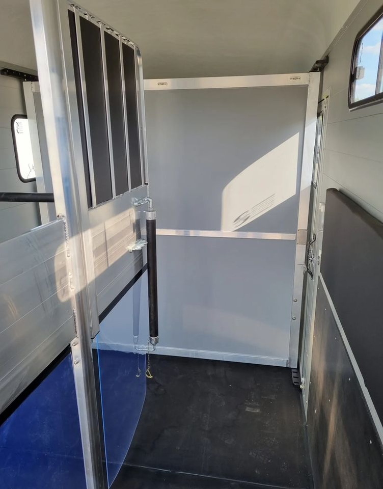 Horse trailer CHEVAL LIBERTÉ MultiMax przyczepa na dwa konie | duża siodlarnia | drzwi boczne | 2600 kg DMC | 380×181 cm  |  ALUMINIOWA | Debon | dostawa | mocna i solidna |: picture 19 Horse trailer CHEVAL LIBERTÉ MultiMax przyczepa na dwa konie | duża siodlarnia | drzwi boczne | 2600 kg DMC | 380×181 cm  |  ALUMINIOWA | Debon | dostawa | mocna i solidna |: picture 19