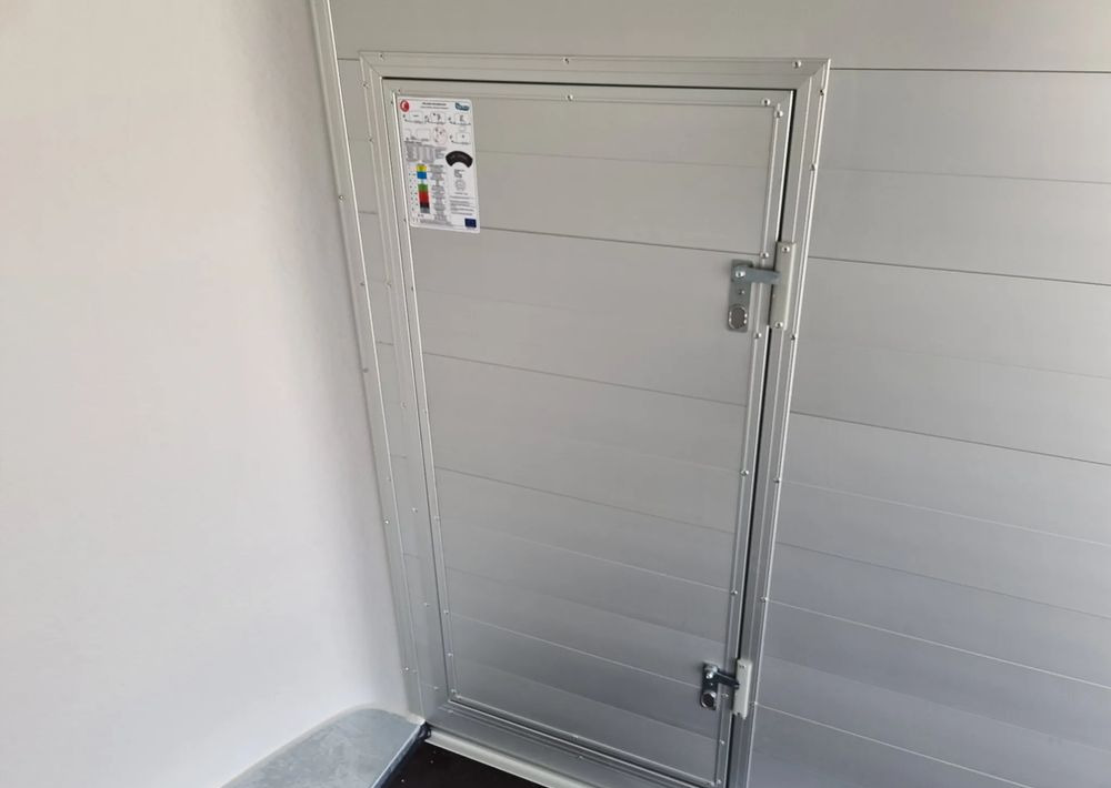 Closed box trailer DEBON C300 ALU + drzwi boczne 300x155 cm: picture 9