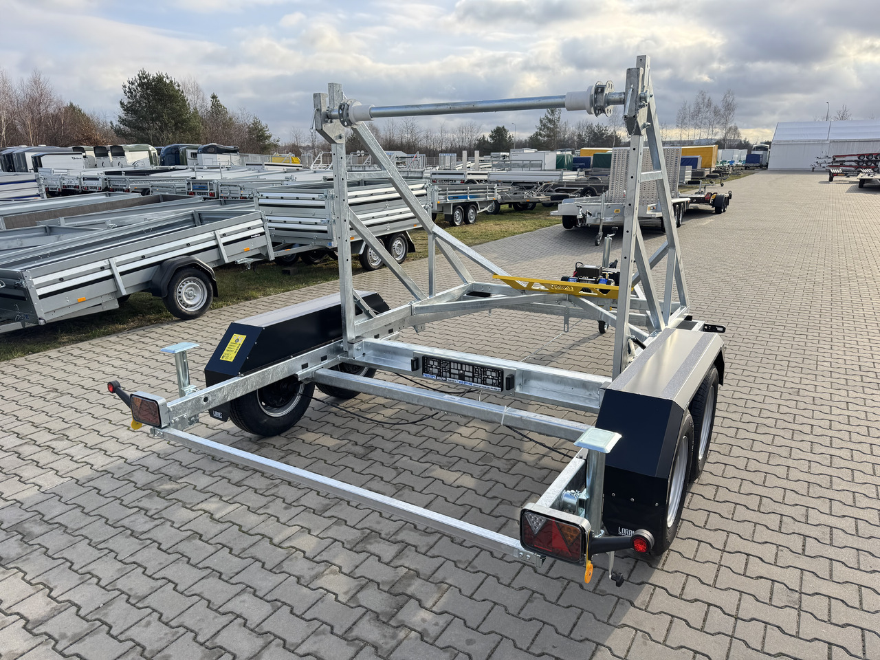 LORRIES TPB35-4925 + wciągarka elektryczna | 3500kg - Cable drum trailer: picture 4 LORRIES TPB35-4925 + wciągarka elektryczna | 3500kg - Cable drum trailer: picture 4