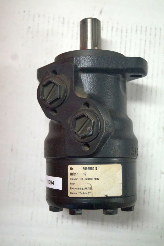 Jungheinrich 26906940 | Stuur motor Steering motor WRL reachtruck till year 2003 - Hydraulic motor for Material handling equipment: picture 1 Jungheinrich 26906940 | Stuur motor Steering motor WRL reachtruck till year 2003 - Hydraulic motor for Material handling equipment: picture 1