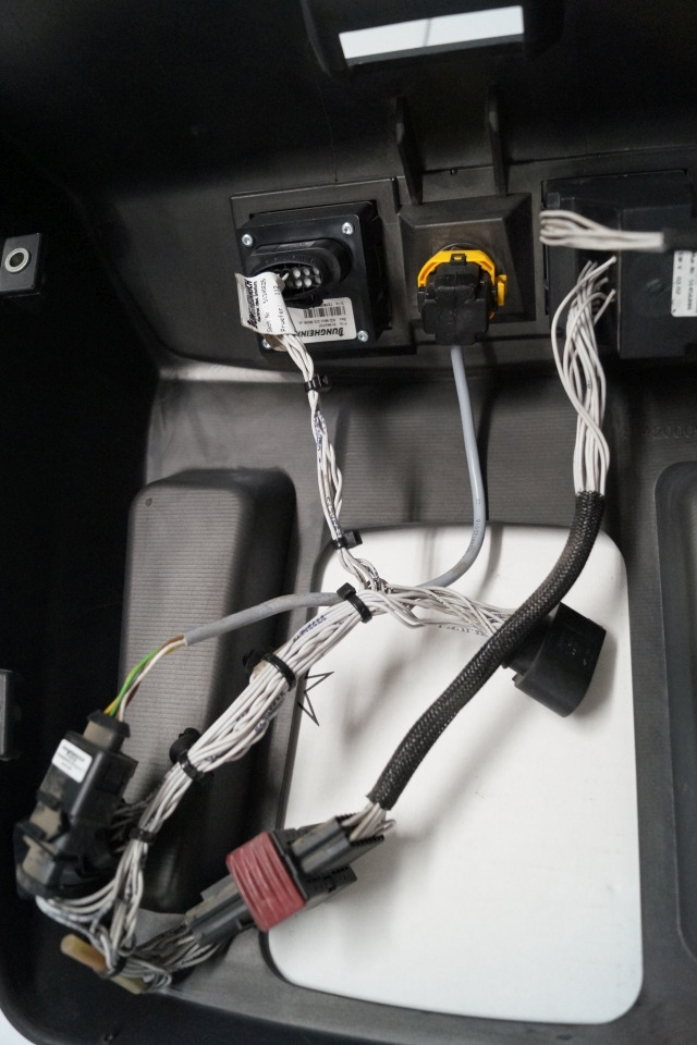 Jungheinrich 51292841 | Dashboard complete with KD mini co 800k jr 51540707 and - Cab and interior for Material handling equipment: picture 3 Jungheinrich 51292841 | Dashboard complete with KD mini co 800k jr 51540707 and - Cab and interior for Material handling equipment: picture 3