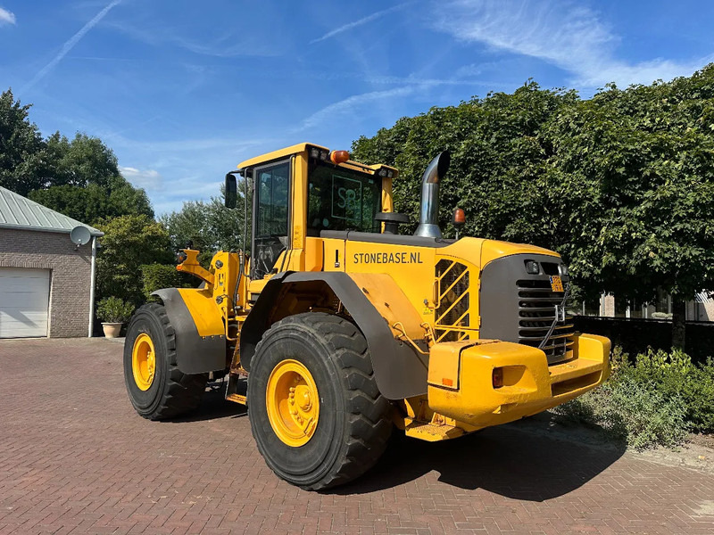 Volvo L120 F - Wheel loader: picture 2 Volvo L120 F - Wheel loader: picture 2