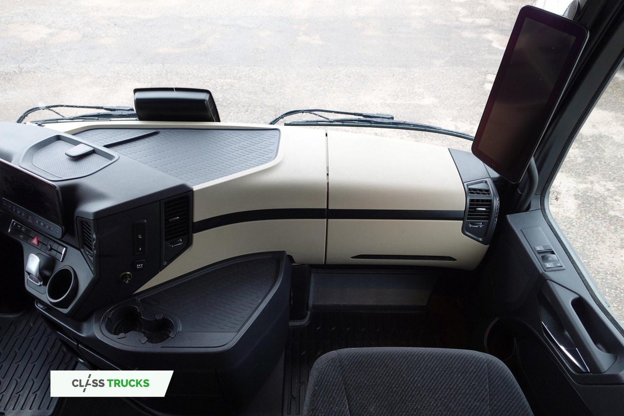 Tractor unit Mercedes-Benz Actros 5 1845 BigSpace Adaptive Cruise Control: picture 13 Tractor unit Mercedes-Benz Actros 5 1845 BigSpace Adaptive Cruise Control: picture 13