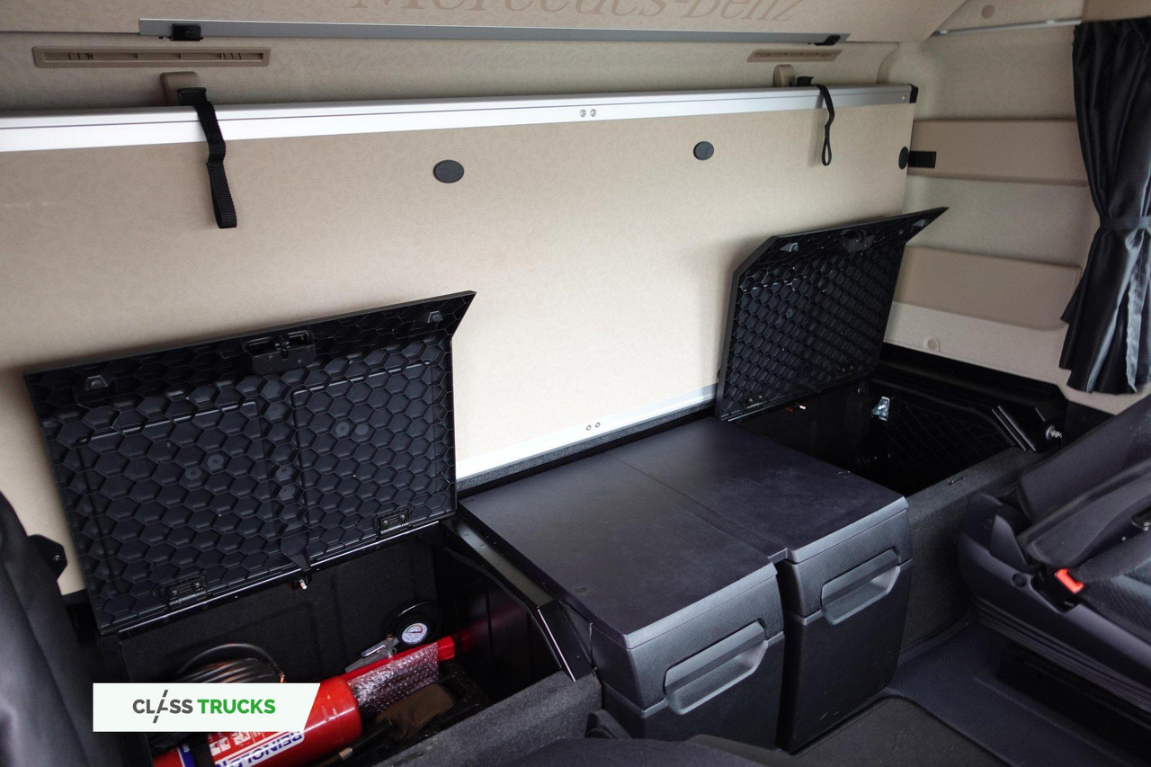 Tractor unit Mercedes-Benz Actros 5 1845 BigSpace Adaptive Cruise Control: picture 25 Tractor unit Mercedes-Benz Actros 5 1845 BigSpace Adaptive Cruise Control: picture 25