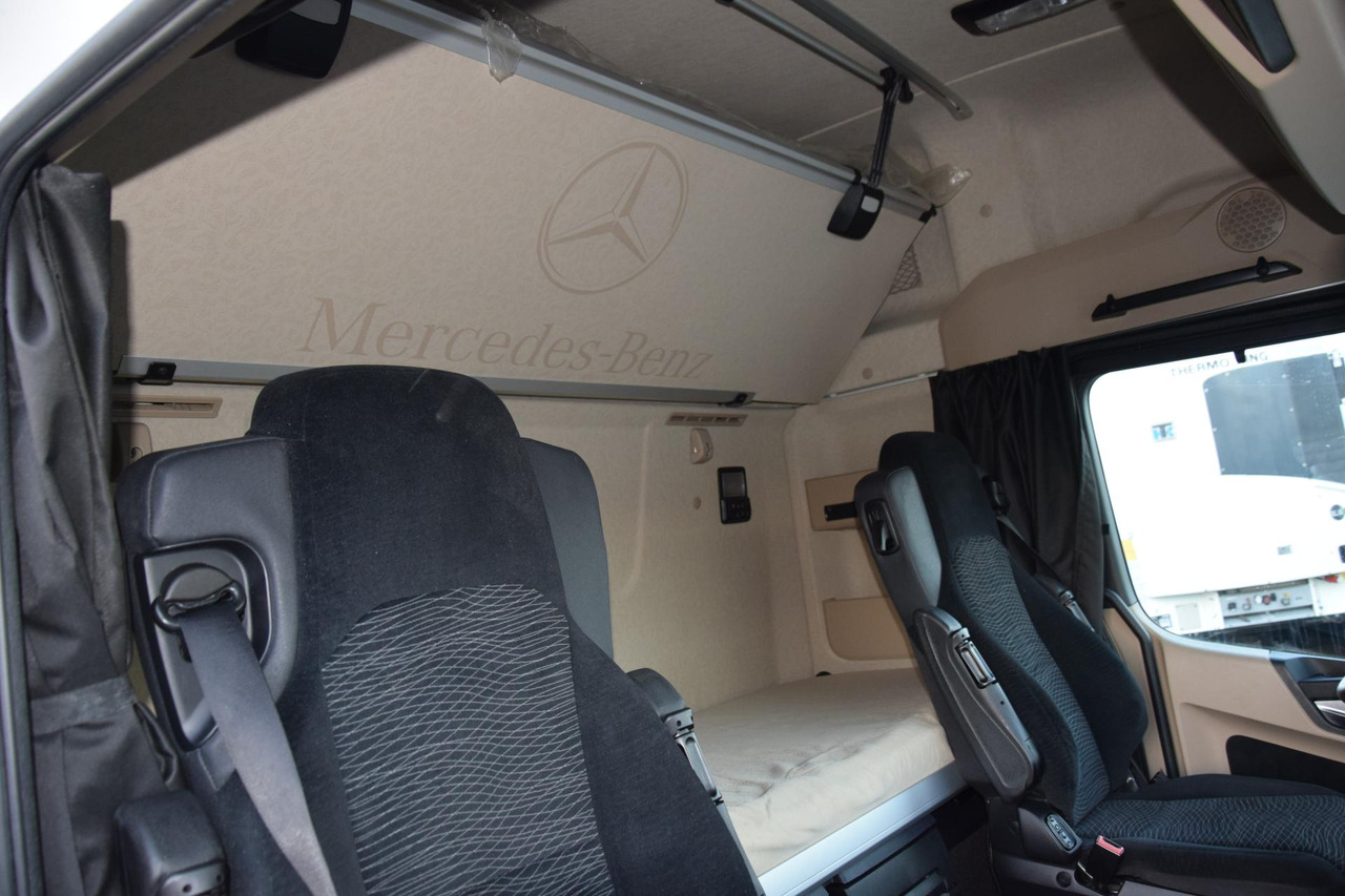 Tractor unit Mercedes-Benz Actros 5 1845 BigSpace: picture 12