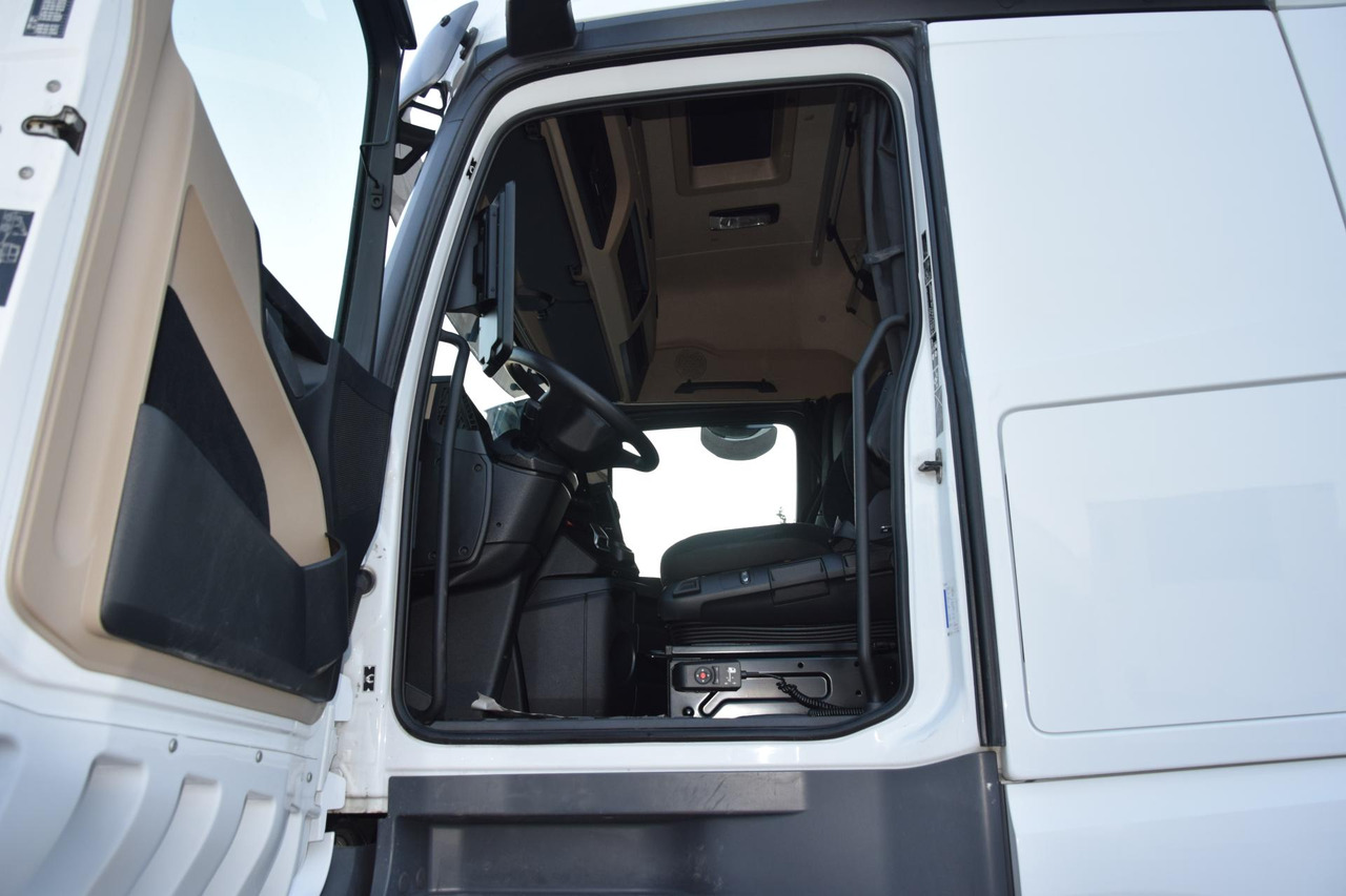 Tractor unit Mercedes-Benz Actros 5 1845 BigSpace: picture 8