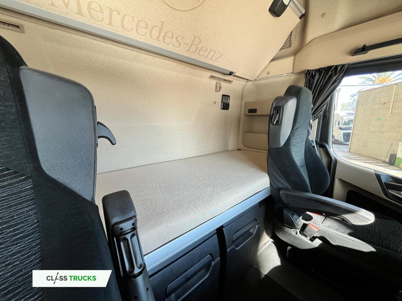 Tractor unit Mercedes-Benz Actros 5 1845 BigSpace: picture 12