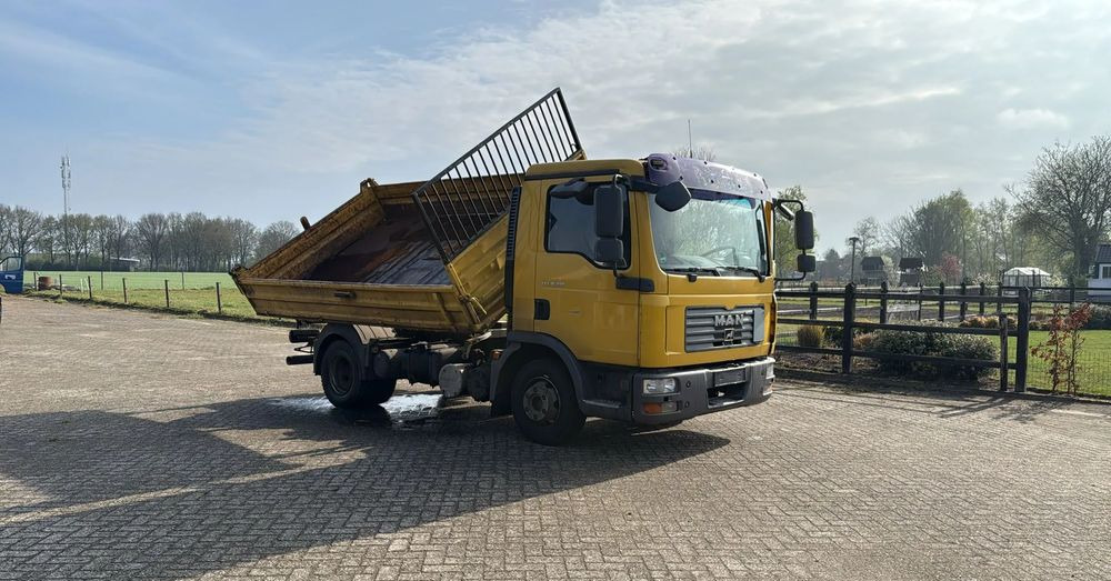 MAN TGL 8.210 * 2007 * 3-stronny KIPER * NOWE OPONY * MANUAL * RESOR * 3 MIEJSCA - Tipper: picture 3 MAN TGL 8.210 * 2007 * 3-stronny KIPER * NOWE OPONY * MANUAL * RESOR * 3 MIEJSCA - Tipper: picture 3