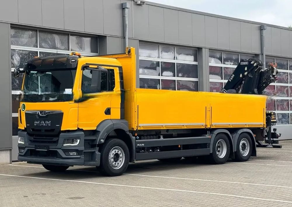 MAN TGS 26.430 6x2-4 – platforma z żurawiem FASSI F235- Euro 6 - Crane truck, Dropside/ Flatbed truck: picture 1 MAN TGS 26.430 6x2-4 – platforma z żurawiem FASSI F235- Euro 6 - Crane truck, Dropside/ Flatbed truck: picture 1