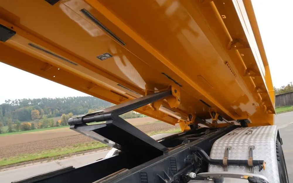 Mercedes-Benz Arocs 3251 / 8x4 / Wywrotka Meiller 3- stronna / Euro 6d / Przebieg: 215 600 km - Tipper: picture 5 Mercedes-Benz Arocs 3251 / 8x4 / Wywrotka Meiller 3- stronna / Euro 6d / Przebieg: 215 600 km - Tipper: picture 5