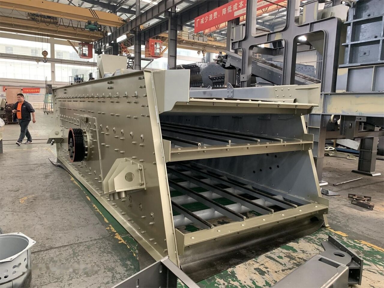 Kinglink 3YK1860 Inclined Vibrating Screen 20'x60' - Screener: picture 1 Kinglink 3YK1860 Inclined Vibrating Screen 20'x60' - Screener: picture 1