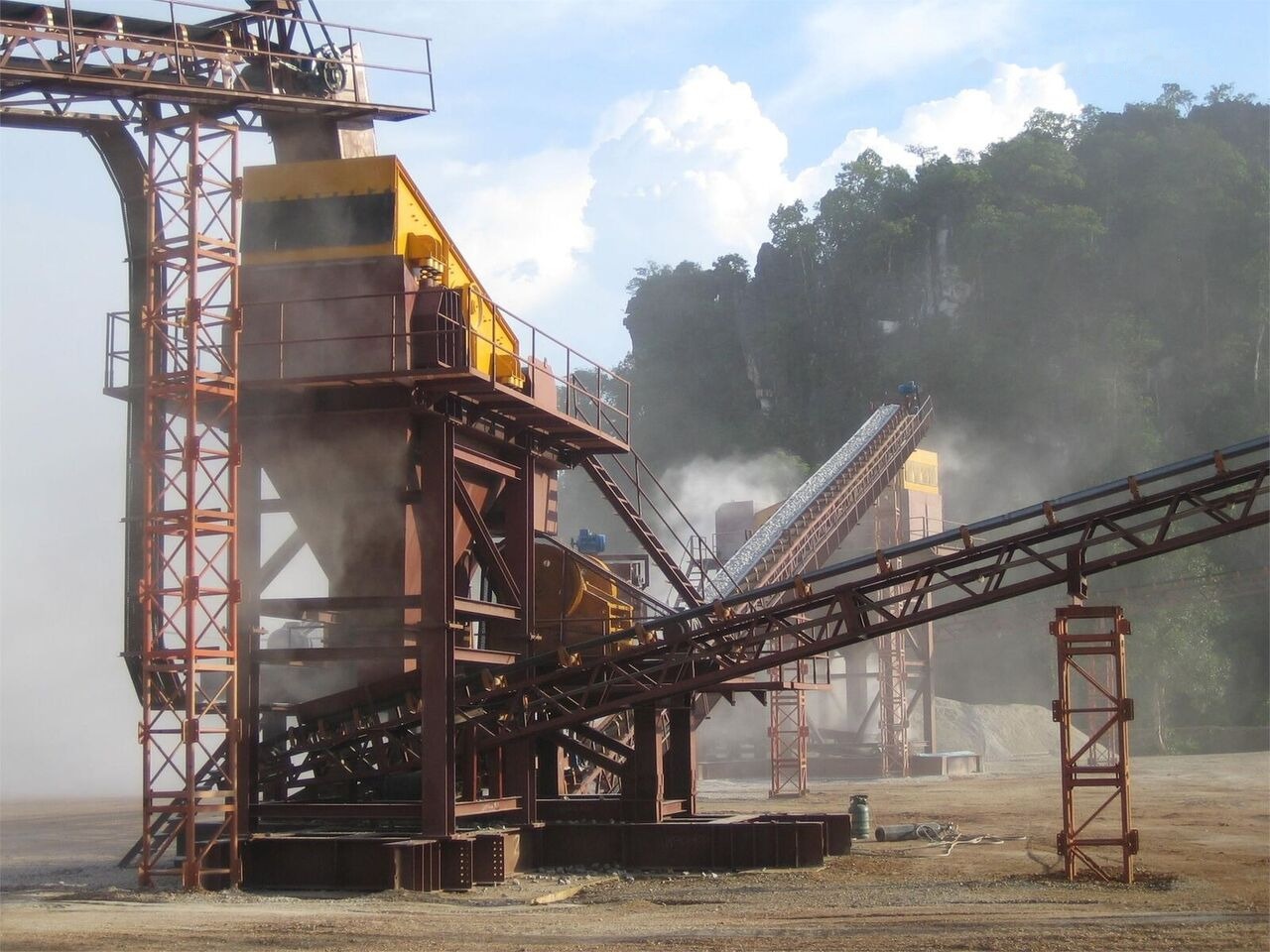 Kinglink 3YK2160 Aggregates and Stone Vibrating Screen | 300TPH - Screener: picture 1 Kinglink 3YK2160 Aggregates and Stone Vibrating Screen | 300TPH - Screener: picture 1