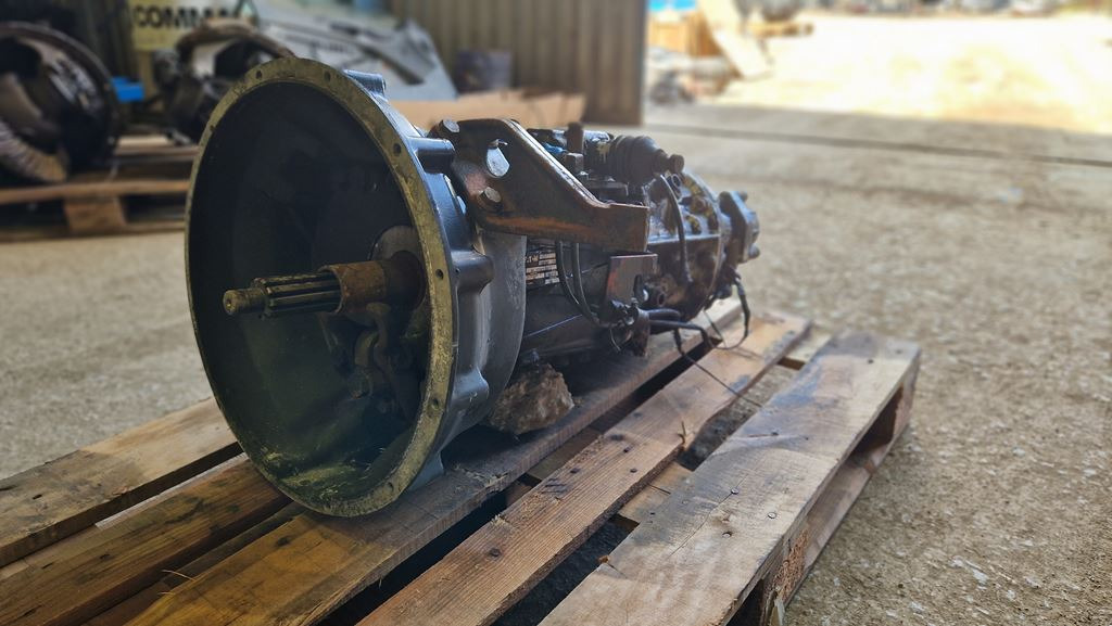 EATON / VICKERS Y08060 - Gearbox for Truck: picture 1 EATON / VICKERS Y08060 - Gearbox for Truck: picture 1