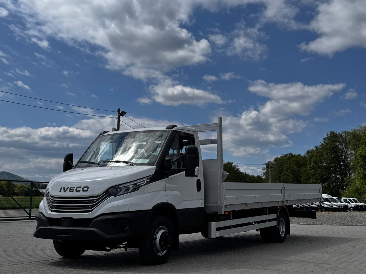 Iveco Daily 70C18 - Dropside/ Flatbed truck: picture 2 Iveco Daily 70C18 - Dropside/ Flatbed truck: picture 2