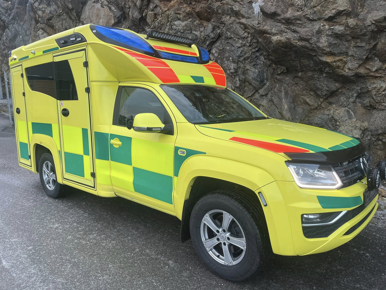 VOLKSWAGEN Amarok 4motion - Ambulance: picture 1 VOLKSWAGEN Amarok 4motion - Ambulance: picture 1