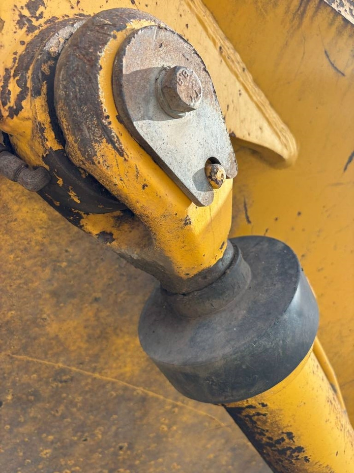 Articulated dumper Bell B 30 E: picture 21