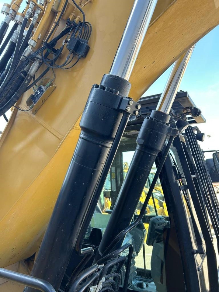 Crawler excavator CAT 325 FL CR: picture 24