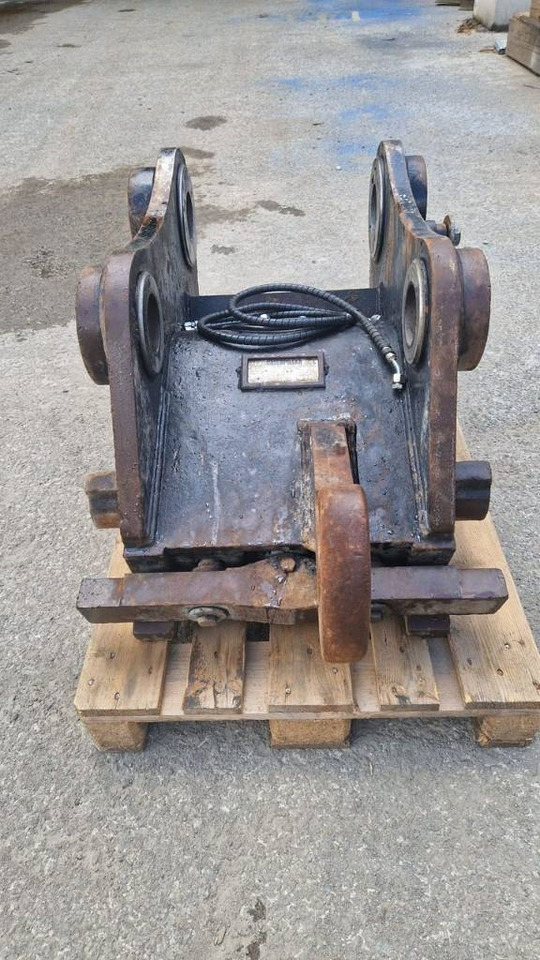 CAT CW 55 S - Quick coupler for Construction machinery: picture 1 CAT CW 55 S - Quick coupler for Construction machinery: picture 1