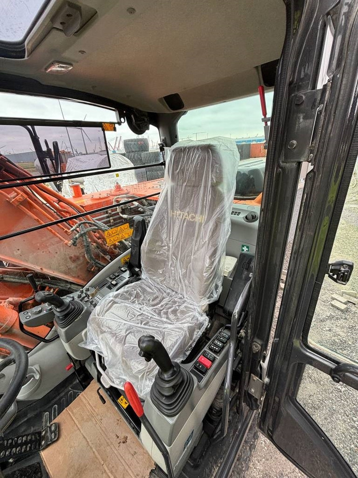 Wheel excavator Hitachi ZX 140 W-5B: picture 10