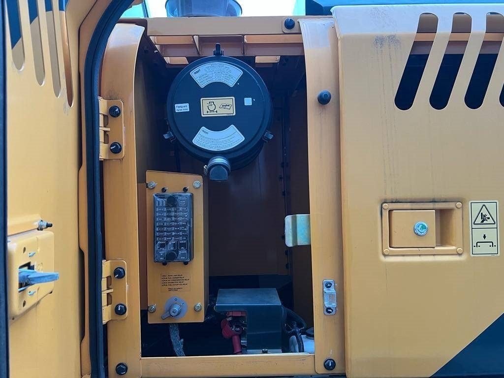 Crawler excavator Hyundai R 210: picture 19 Crawler excavator Hyundai R 210: picture 19