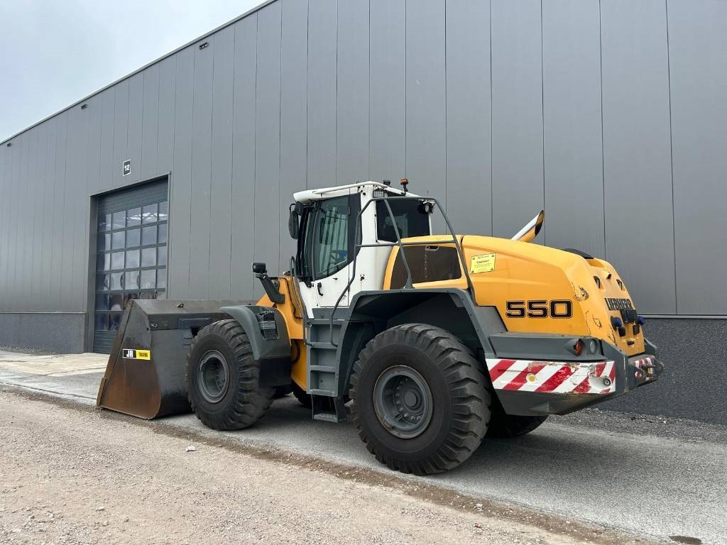 Liebherr L 550 (Comes with High-tip - Mit Hochkipper)  - Wheel loader: picture 3 Liebherr L 550 (Comes with High-tip - Mit Hochkipper)  - Wheel loader: picture 3