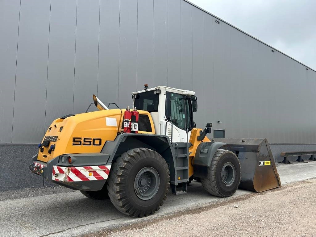 Liebherr L 550 (Comes with High-tip - Mit Hochkipper)  - Wheel loader: picture 5 Liebherr L 550 (Comes with High-tip - Mit Hochkipper)  - Wheel loader: picture 5