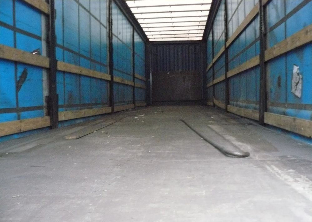 Curtainsider truck Krone SDP27: picture 8
