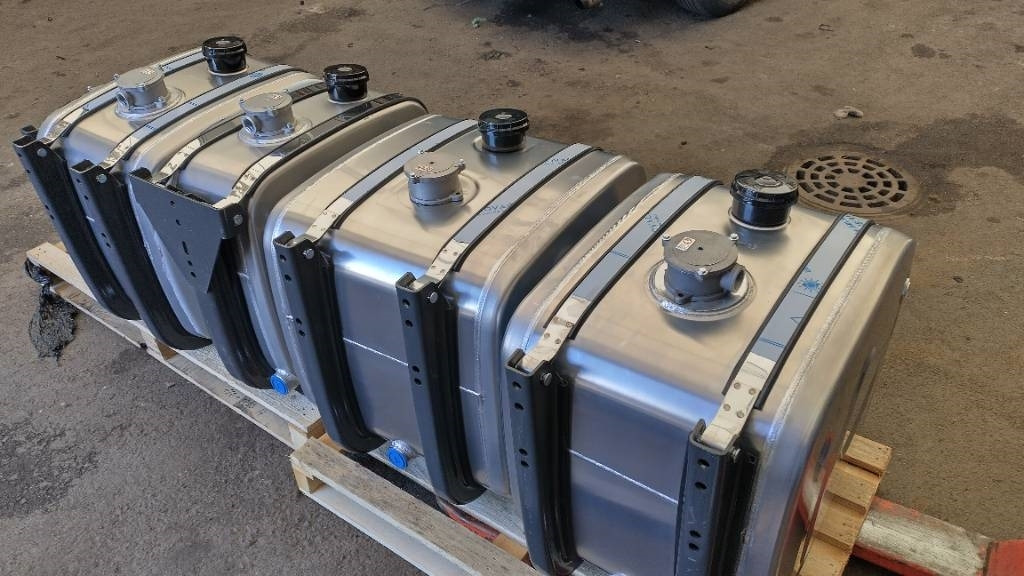 Osahyd Uusia hydrauliöljysäiliöitä - Hydraulics for Truck: picture 2 Osahyd Uusia hydrauliöljysäiliöitä - Hydraulics for Truck: picture 2