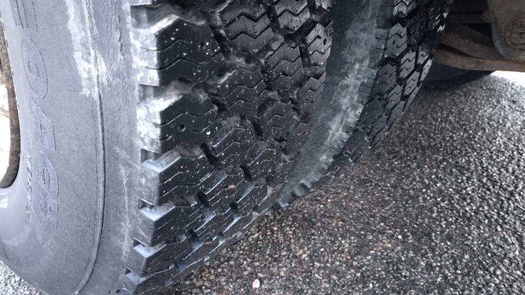 Scania P94 kokosivuaukeva kori+pl-nostin - Box truck: picture 5 Scania P94 kokosivuaukeva kori+pl-nostin - Box truck: picture 5