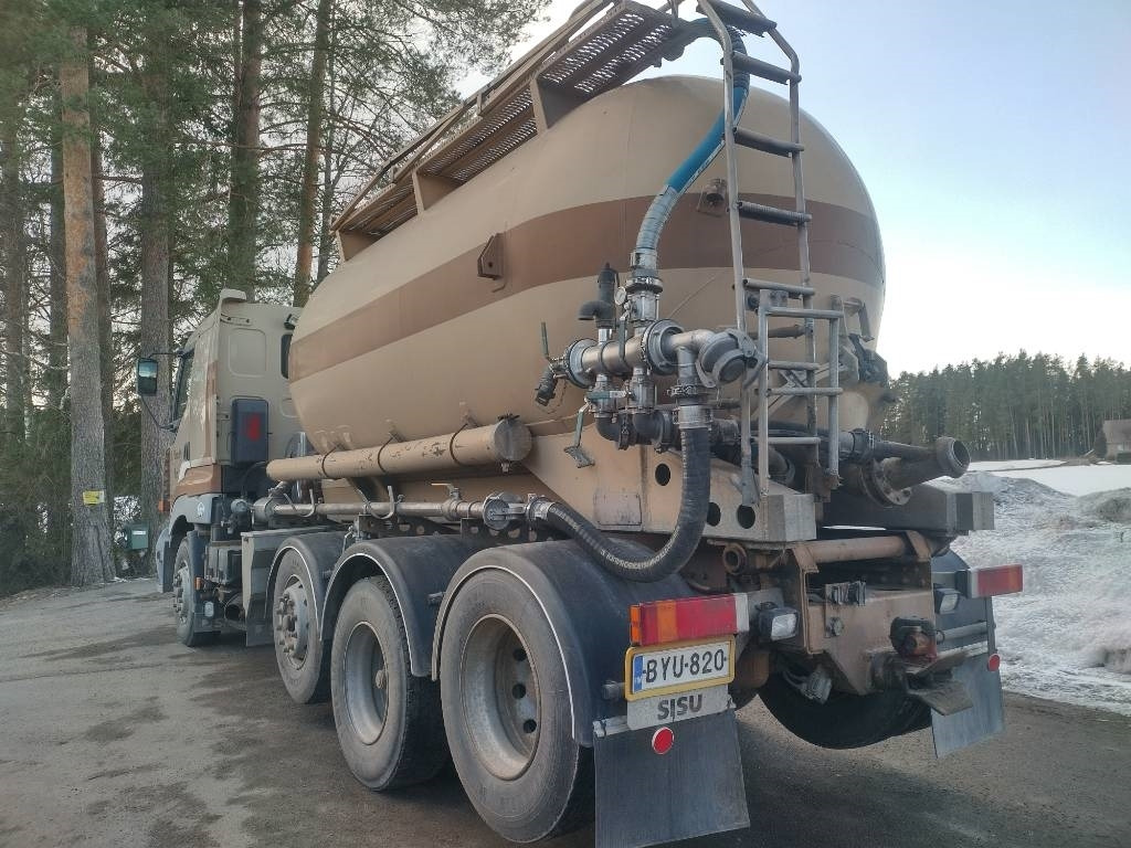 Sisu E14 8x2 kippipainepytty+kompura  - Tank truck: picture 4 Sisu E14 8x2 kippipainepytty+kompura  - Tank truck: picture 4