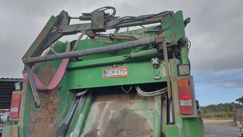 Volvo FM330 6x2 Norba pakkaaja,molokki nostin, manuaali - Garbage truck: picture 3 Volvo FM330 6x2 Norba pakkaaja,molokki nostin, manuaali - Garbage truck: picture 3