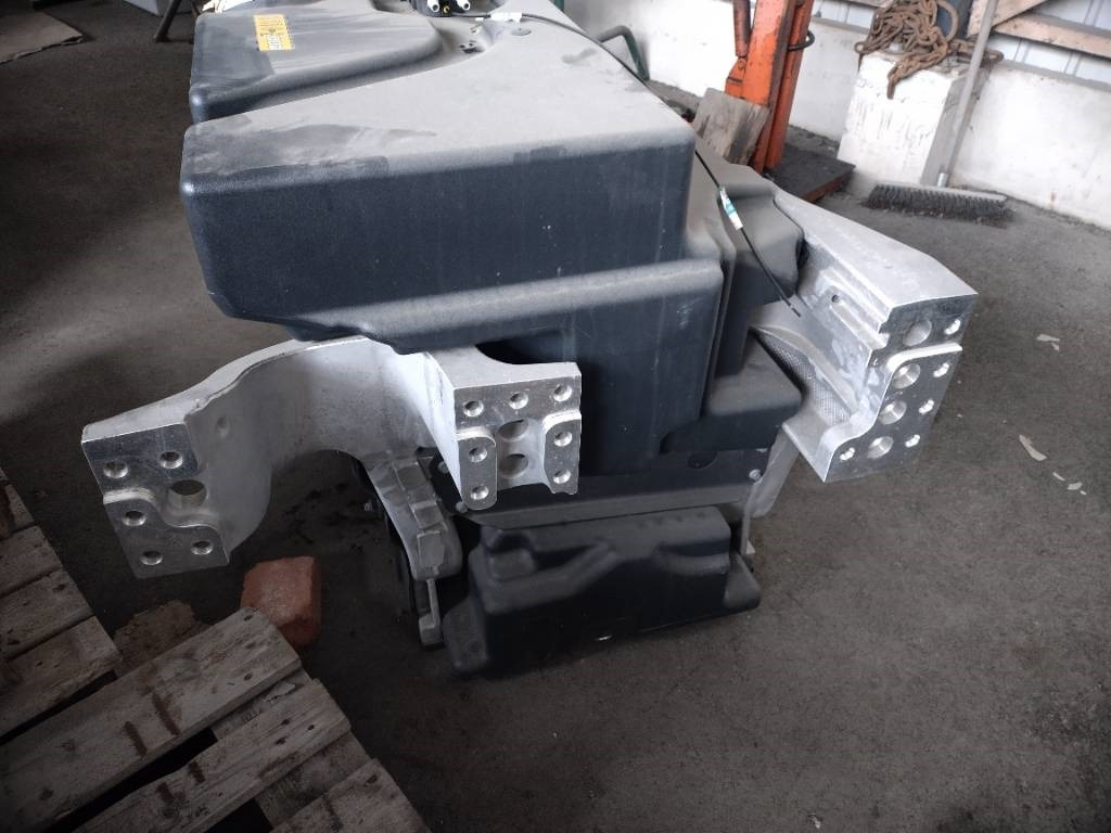 Volvo Polttoaine tankki 2+2  - Frame/ Chassis for Truck: picture 4 Volvo Polttoaine tankki 2+2  - Frame/ Chassis for Truck: picture 4