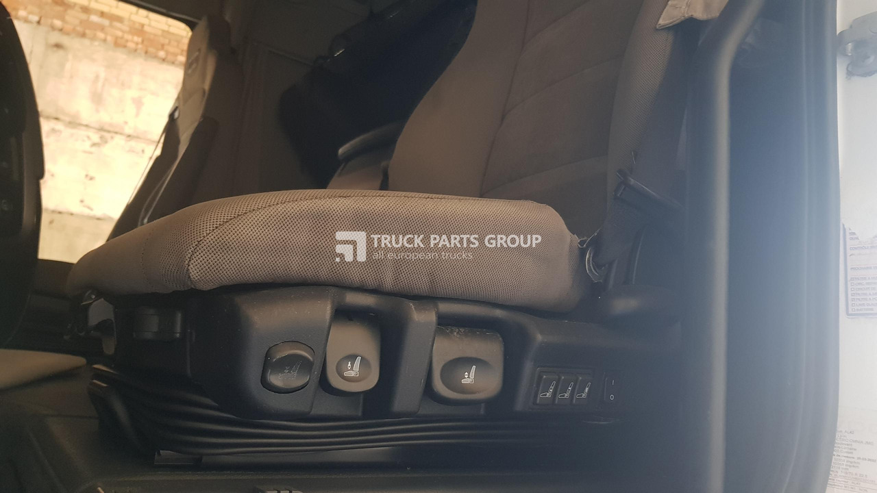 IVECO IVECO STRALIS EURO6 emission HY-WAY seats driver + passenger 13138430698, 504045441, 500389633, 500389418, 504196960 - Seat for Truck: picture 2 IVECO IVECO STRALIS EURO6 emission HY-WAY seats driver + passenger 13138430698, 504045441, 500389633, 500389418, 504196960 - Seat for Truck: picture 2