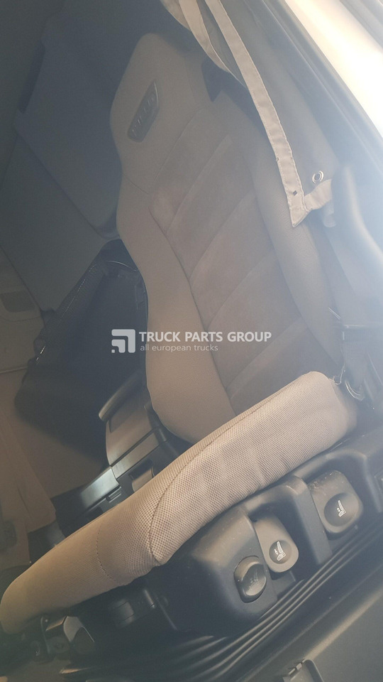 IVECO IVECO STRALIS EURO6 emission HY-WAY seats driver + passenger 13138430698, 504045441, 500389633, 500389418, 504196960 - Seat for Truck: picture 1 IVECO IVECO STRALIS EURO6 emission HY-WAY seats driver + passenger 13138430698, 504045441, 500389633, 500389418, 504196960 - Seat for Truck: picture 1